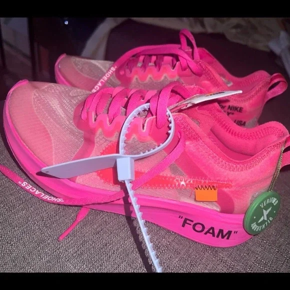 Off-White x Zoom Fly SP 'Tulip Pink'
great condition-4.5
Originally $375 - Picture 4 of 6